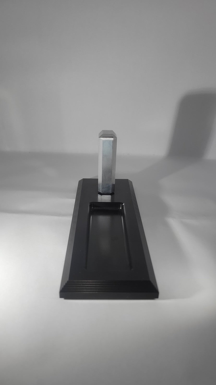 Unaversial Pistol Stand