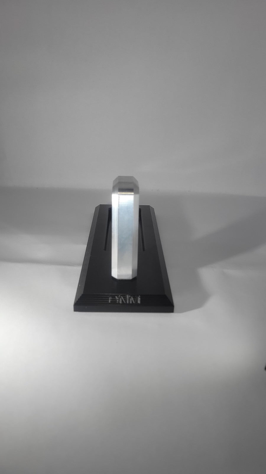 Unaversial Pistol Stand